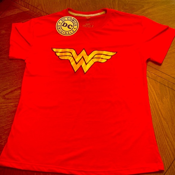 DC Comics Tops - Wonder Woman short sleeve red tee DC Comics originals size 2xl new w/tags 🦸‍♀️